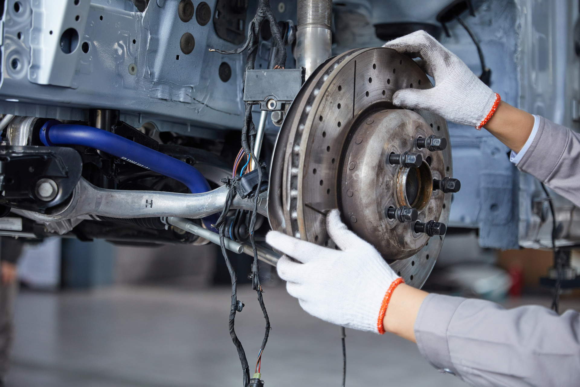 Is it better to use disc brakes or drum brakes for car brake discs